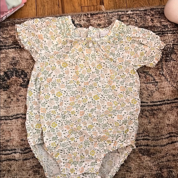 4/$20 Carter’s Floral Baby Romper 9 Months - Picture 1 of 1